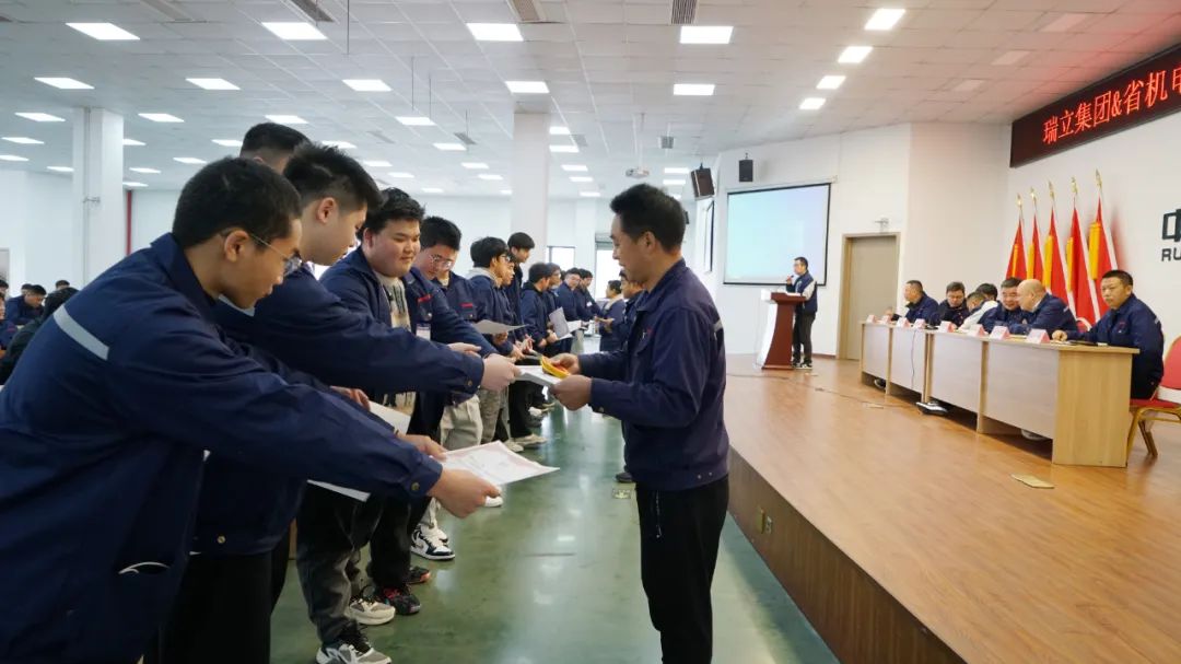 “師傅，您好！”第二期132名浙江省機電技師學院學生來瑞立拜師
